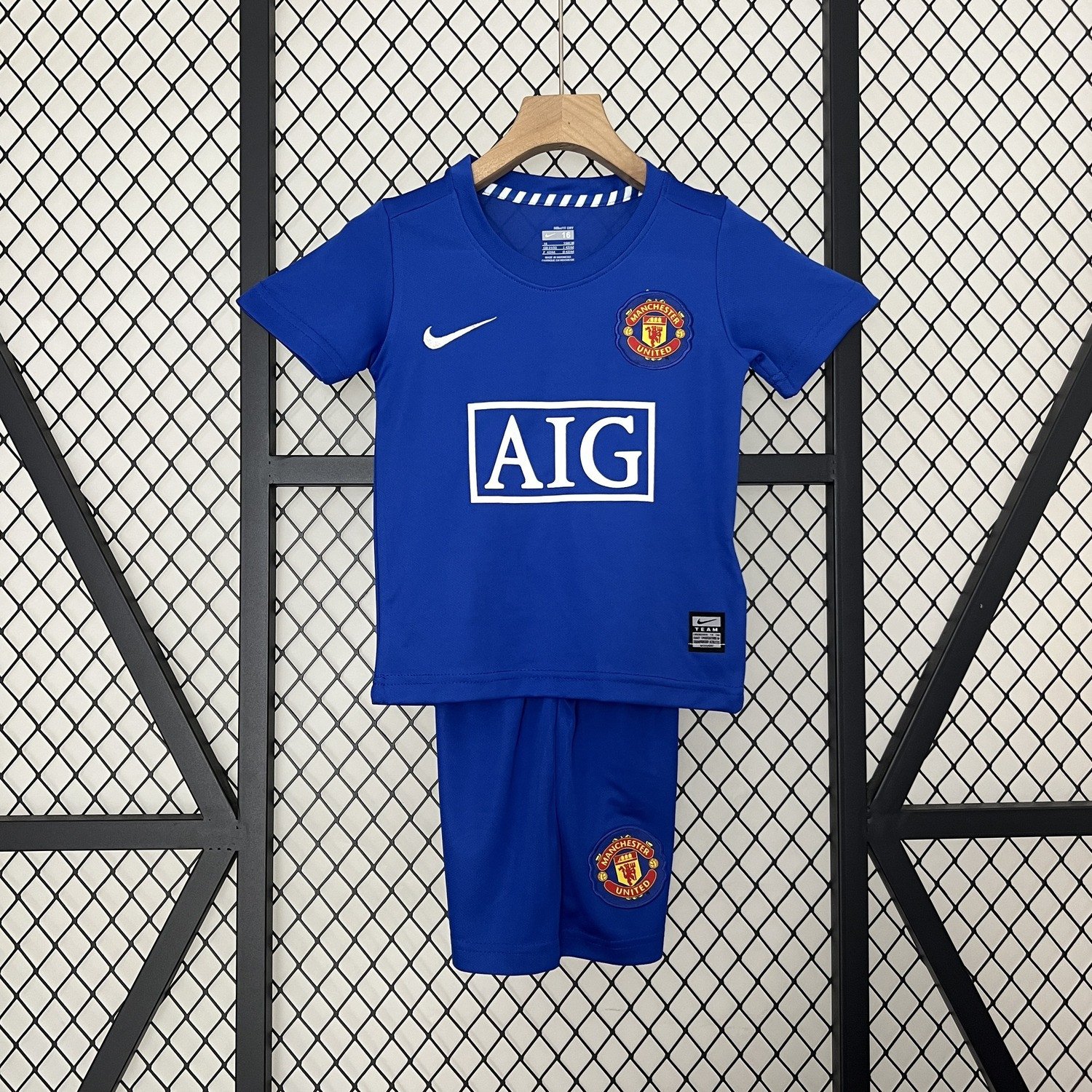 08/09 Manchester United Away Kids Kit Jersey - front view