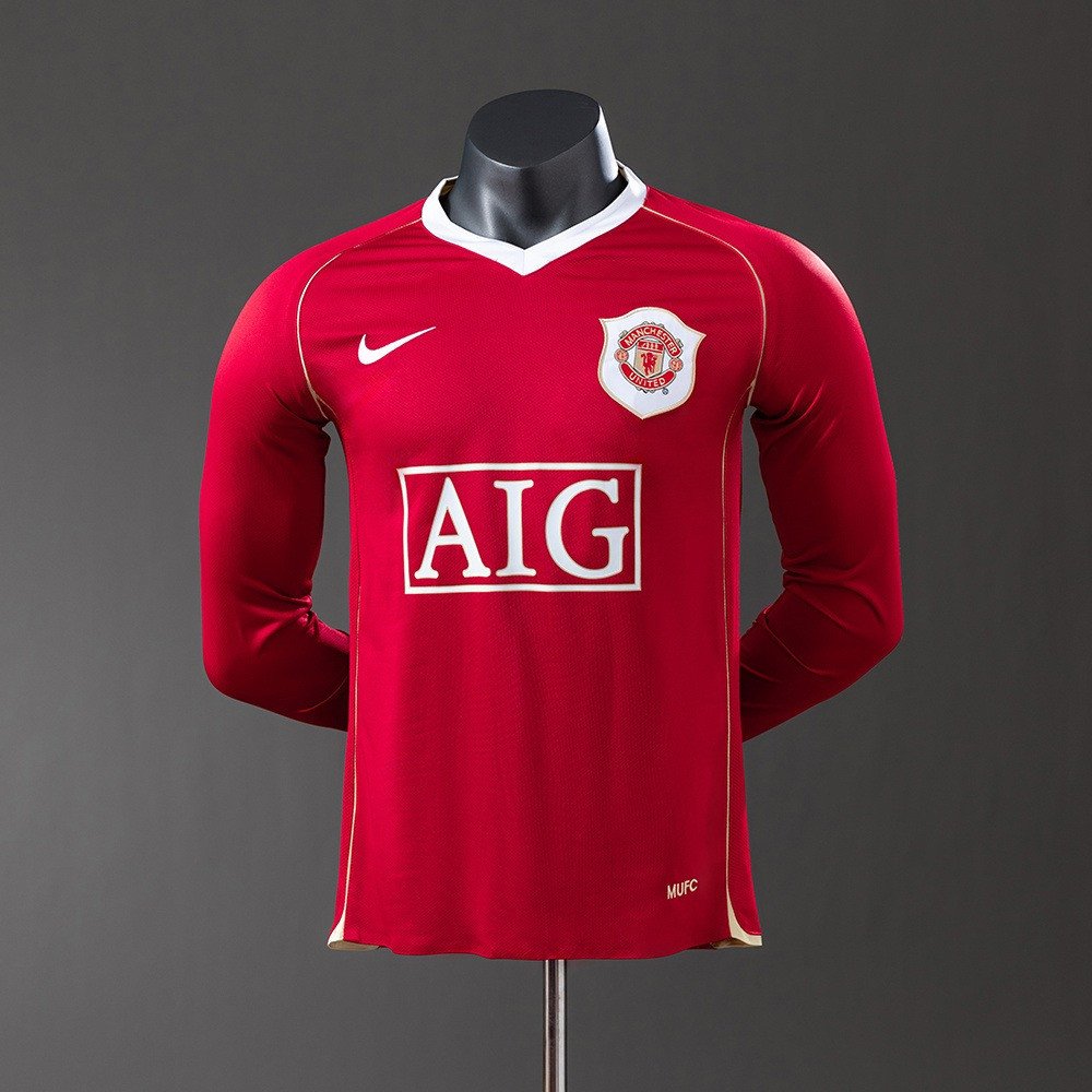 06/07 Manchester United Home Player Version Long Sleeve Retro Jersey - front view