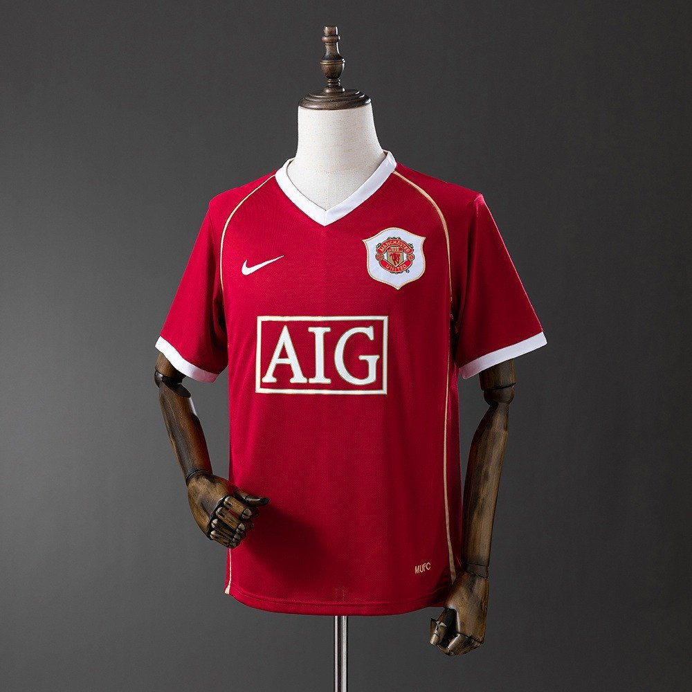 06/07 Manchester United Home Retro Jersey - front view