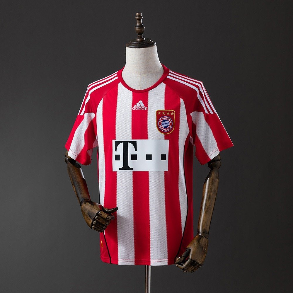 10/11 Bayern Munich Home Jersey Retro - front view