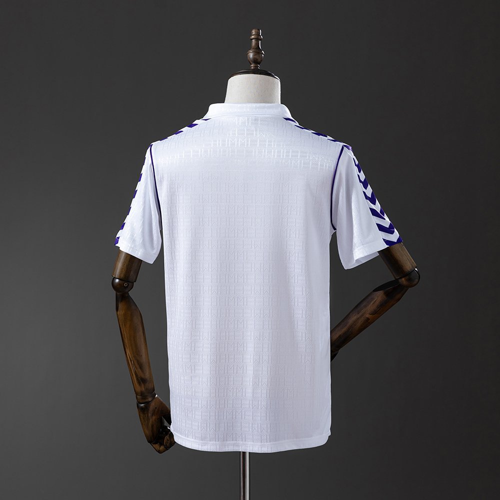 Real Madrid 1988-1990 Home Jersey in White with Chevron Sleeves — alternate view 1