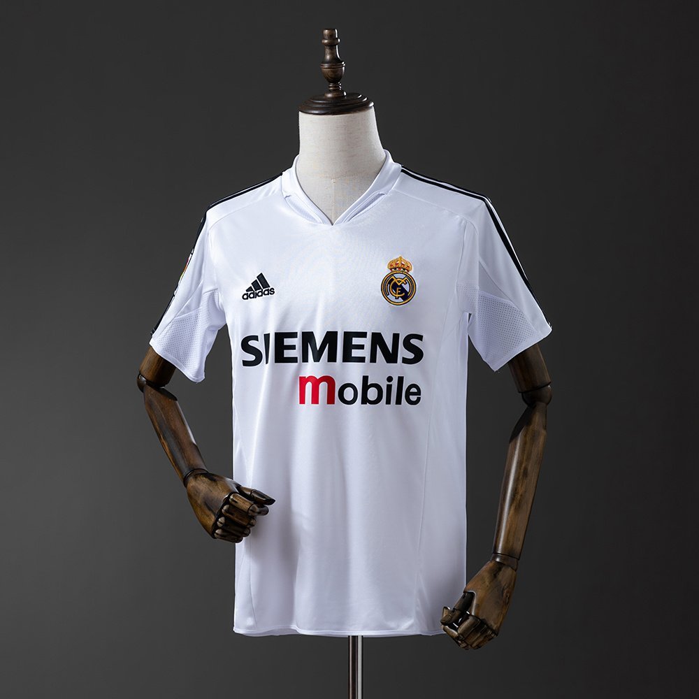 2004-2005 Real Madrid Home Jersey, White with Black Shoulder Stripes — alternate view 3
