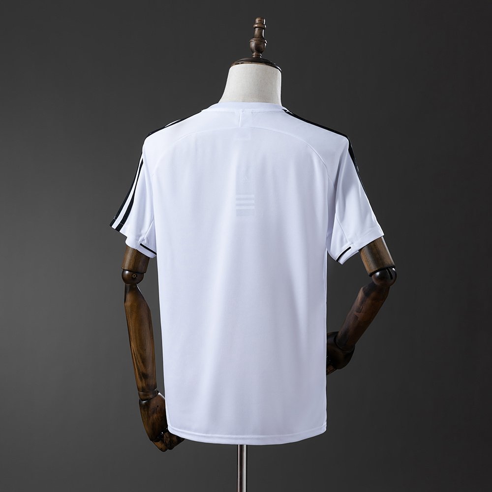 2004-2005 Real Madrid Home Jersey, White with Black Shoulder Stripes — alternate view 5