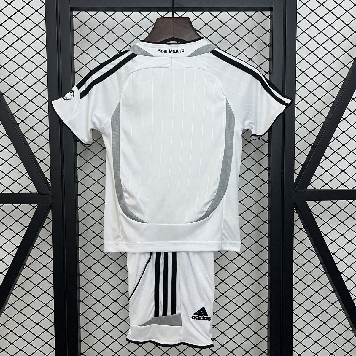 White Black Trim Real Madrid 2006-2007 Home Kids Kit — alternate view 1