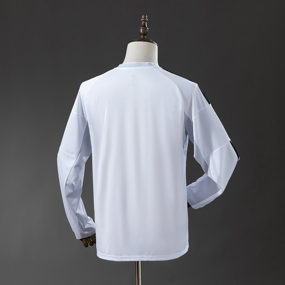 Real Madrid 2025-2026 Home Long Sleeve Jersey in White with Gold and Black Shoulder Stripes — alternate view 1